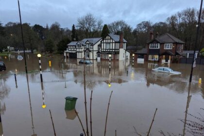 Flooding at Bramhall Park roundabout (Image: Andy Cronshaw)